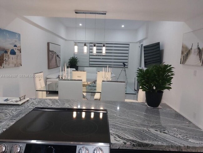 Foto del edificio - 3180 S Ocean Dr