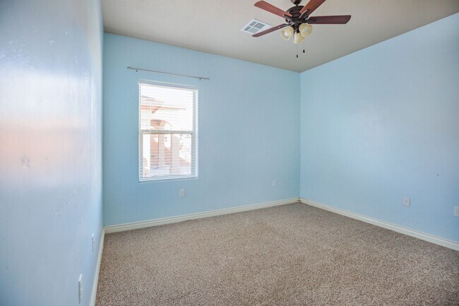 Foto del edificio - Modern 4 Bedroom 2 Bath Home!