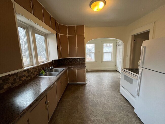 Building Photo - 3 Bedroom Single Family Home in Antigo! **...