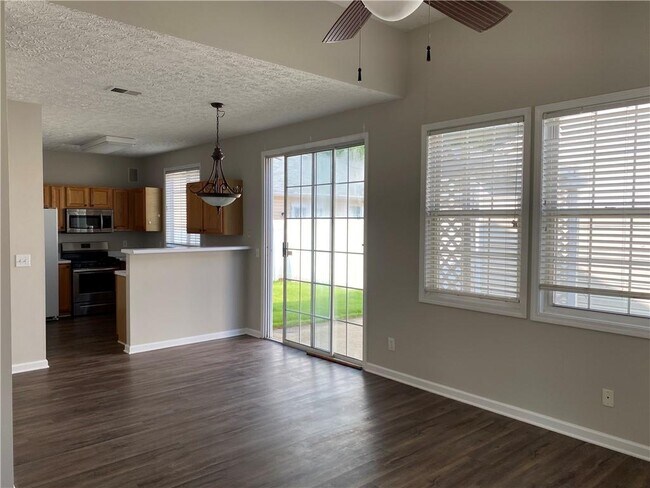 Foto del edificio - 736 Bedford Ct