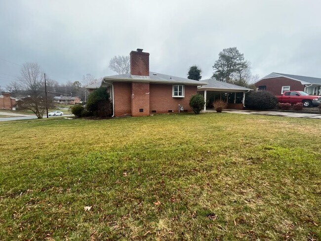 Foto del edificio - 229 Meadowbrook Dr