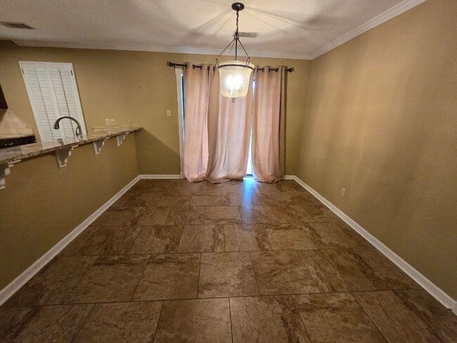 Building Photo - 3313 Henson Pl