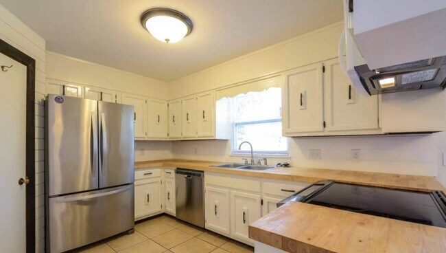 Building Photo - 1440 Alexander Ct