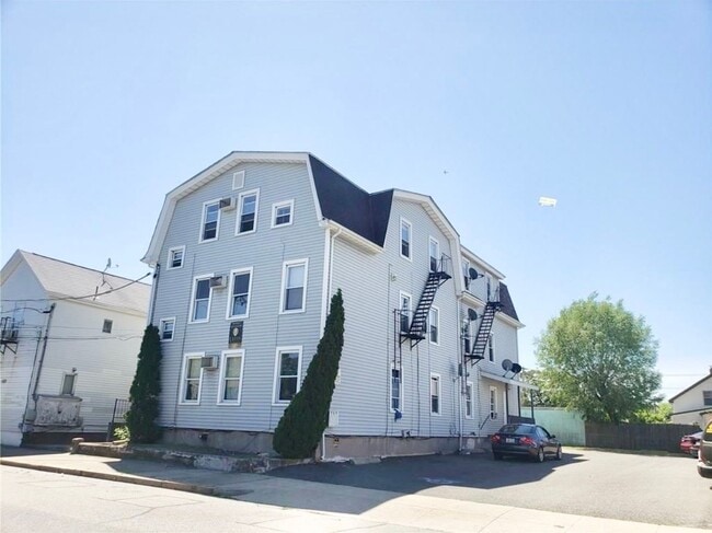 Building Photo - 24 Lawn Ave