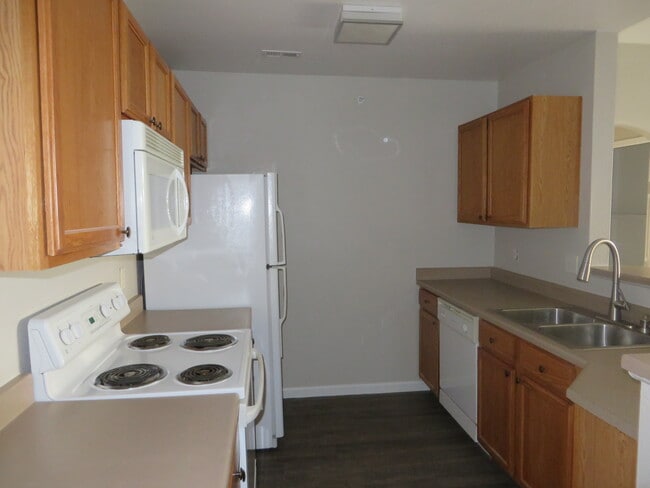 kitchen - 7440 S Blackhawk St