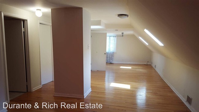 Building Photo - 1654 N Springfield Ave