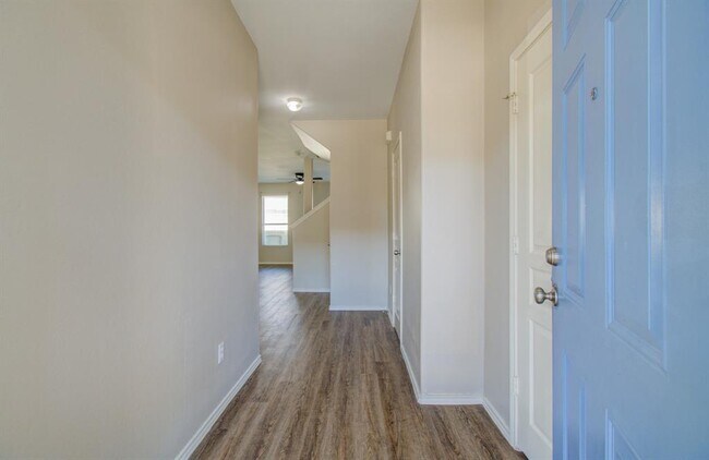 Building Photo - 16830 Mammoth Springs Dr