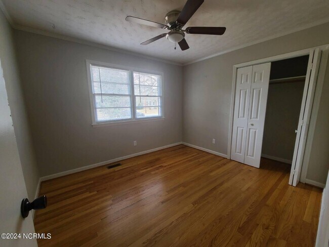 Building Photo - 305 Forest Grove Ave