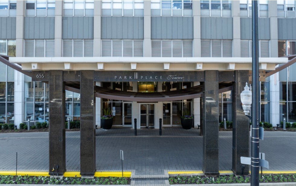 Foto principal - 655 W Irving Park Rd