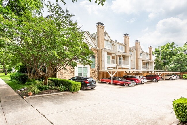 Building Photo - 1 Bed, 1 Bath condo near Lower Greenville!