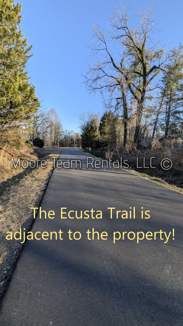 Foto del edificio - 906 White Pine Dr