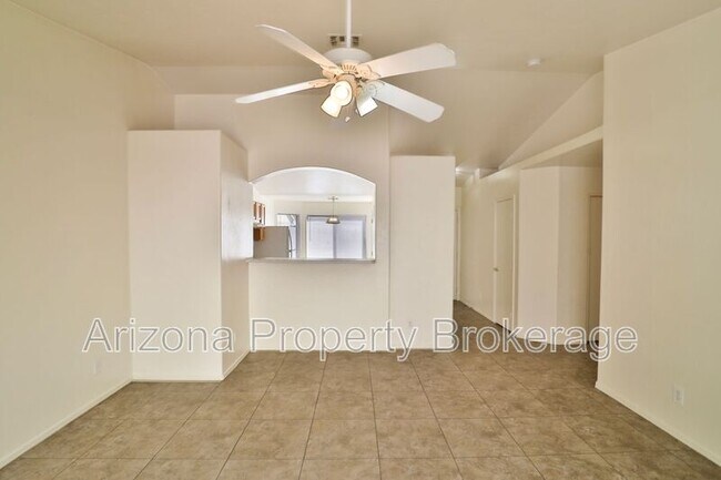 Foto del edificio - 8520 W Palm Ln