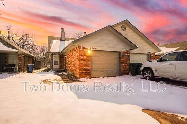 Foto del edificio - 8910 Oak Valley Dr