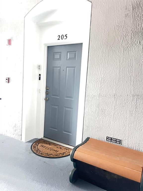 Building Photo - 8101 Coconut Palm Way