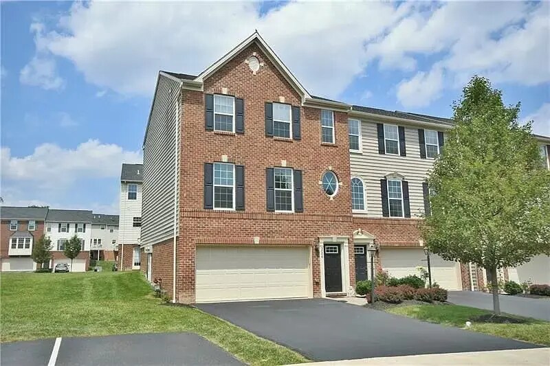 3004 Grey Fox Cir, Bridgeville, PA 15017 Townhome Rentals in