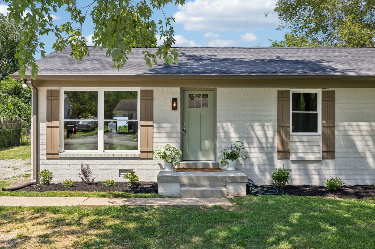 Primary Photo - 132 Elaine Dr