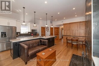 Building Photo - 837 Kingston Rd