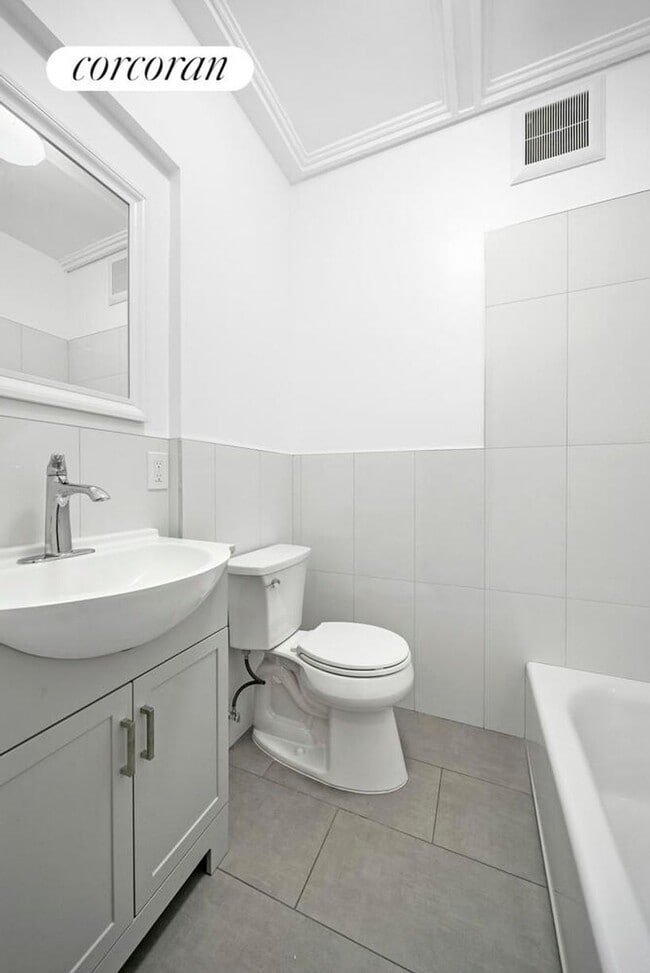 Building Photo - 338 Clermont Ave