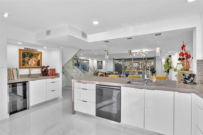 Foto del edificio - 823 NE 26th Ave