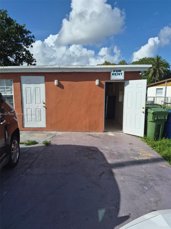 Building Photo - 2300 NW 15th Ct