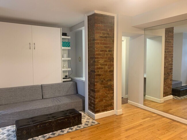 Foto del edificio - DC Studio in "Old City"  - Furnished!! Murphy bed & small sofa.