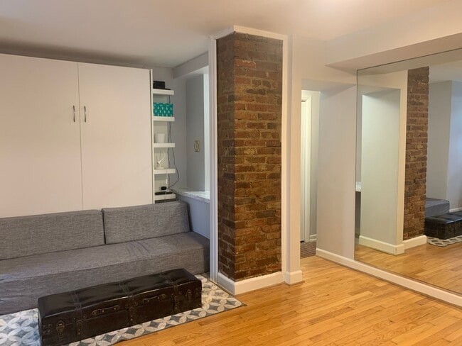 Photo - DC Studio in "Old City"  - Furnished!! Mur... Apartment