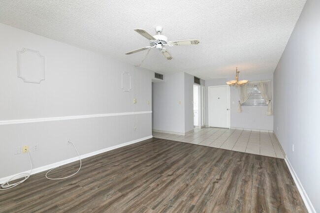 Foto del edificio - 4515 Marine Pkwy