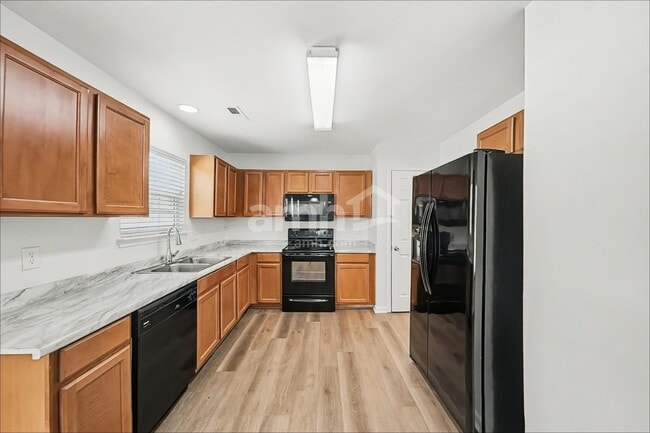 Foto del edificio - 4134 Robinwood Dr