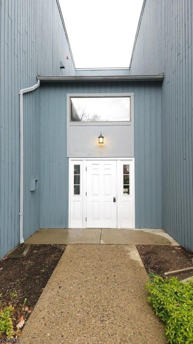 Building Photo - 124 Drake Ln