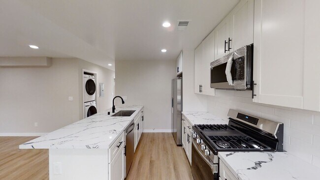 Foto del edificio - 5117-5119 E Falls View Dr