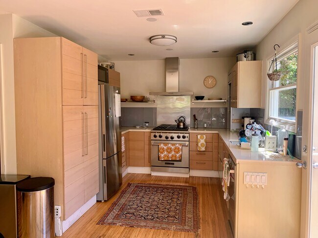 kitchen - 1710 Derby St