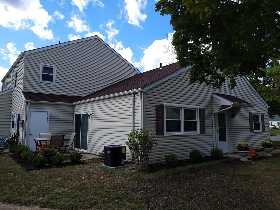 17 S Seas Ct Unit End 17, Barnegat, NJ 08005 Condo for Rent in Barnegat, NJ