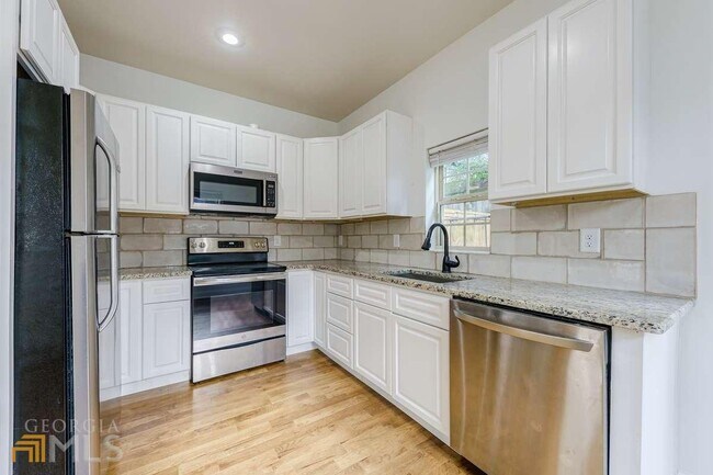Building Photo - 283 9th St NE