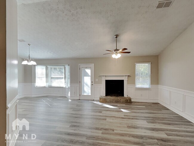Building Photo - 5491 La Fleur Trail