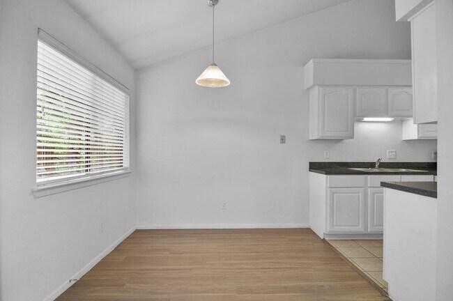 Foto del edificio - 5720 Cedar Creek Dr
