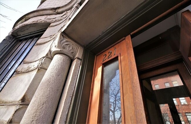 Foto del edificio - 221 E Preston St