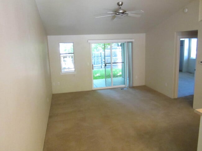 Building Photo - Charming Duplex for Rent