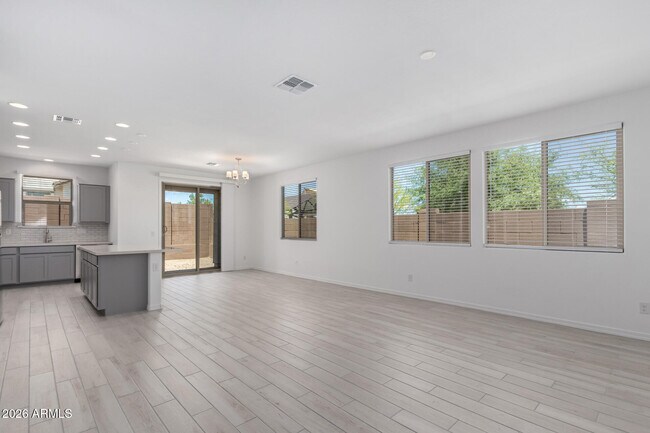 Building Photo - 14436 W Sand Hills Rd