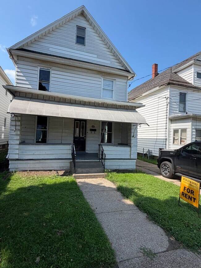 Building Photo - 820 Hess Ave