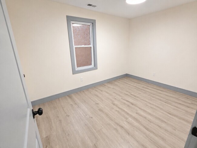 Foto del edificio - 655 S 11th St