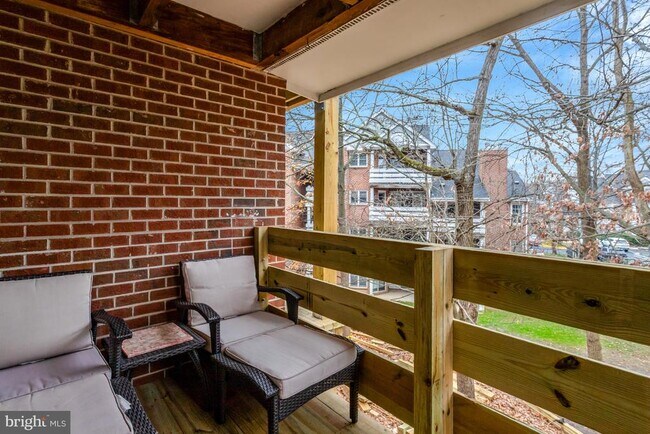 Foto del edificio - 7598 Lakeside Village Dr