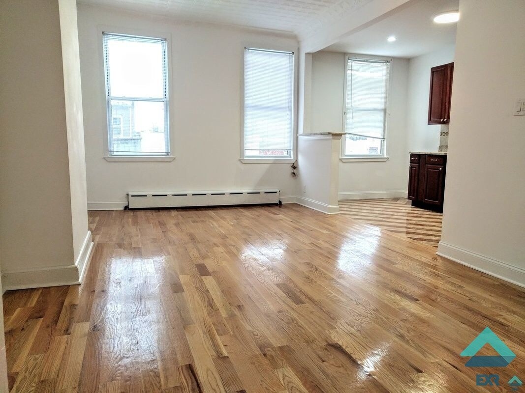 Primary Photo - 577 Woodward Ave
