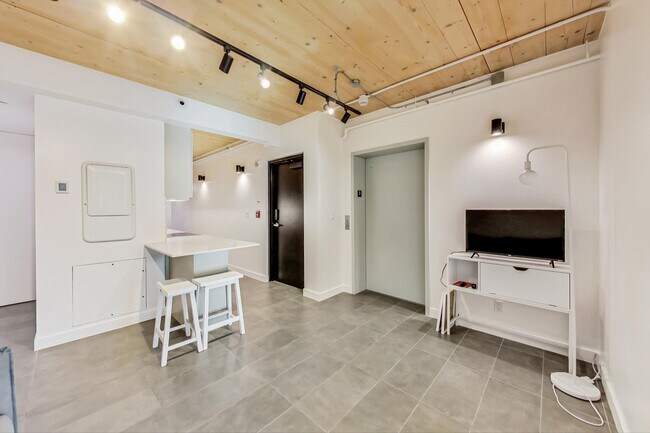 Photo du bâtiment - 1602 Queen St E