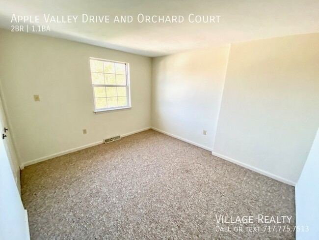 Building Photo - End unit! Spacious 2-bed townhome in Dalla...