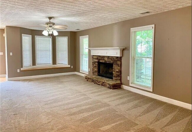 Building Photo - 4442 Keenly Valley Dr NE