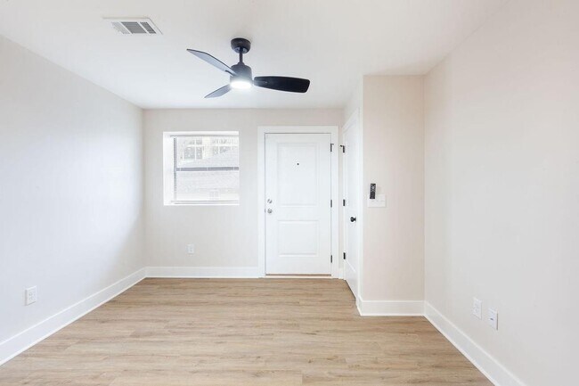 Building Photo - 396 Linden Ave NE