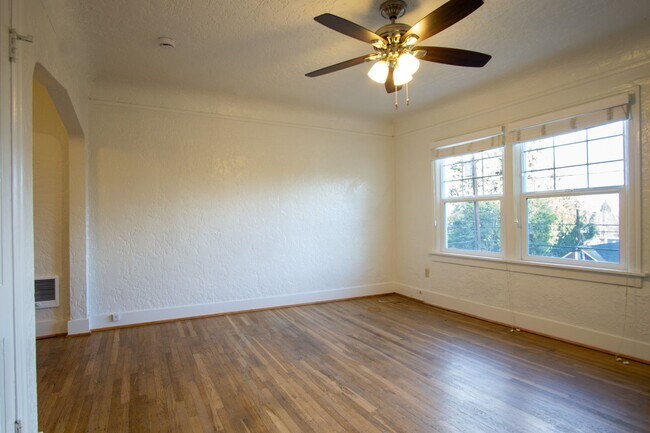 Foto del edificio - 6425 S Corbett Ave