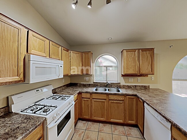 Building Photo - 12751 W Palm Ln