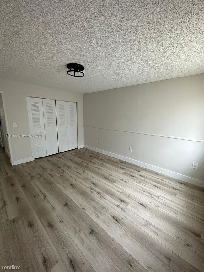 Foto del edificio - 2 br, 2 bath Condo - 4630 NW 97th Pl
