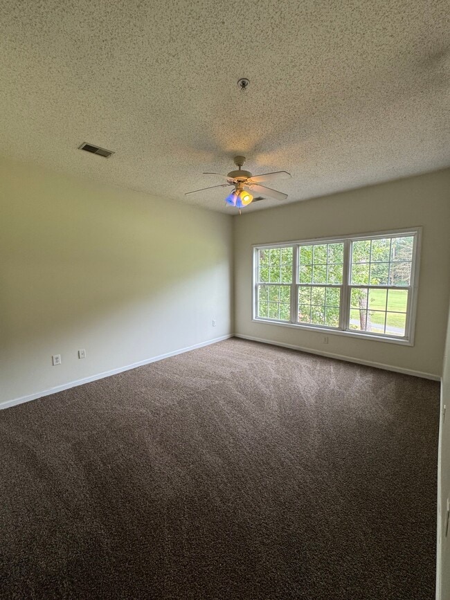 Building Photo - 5846 Longwood Dr